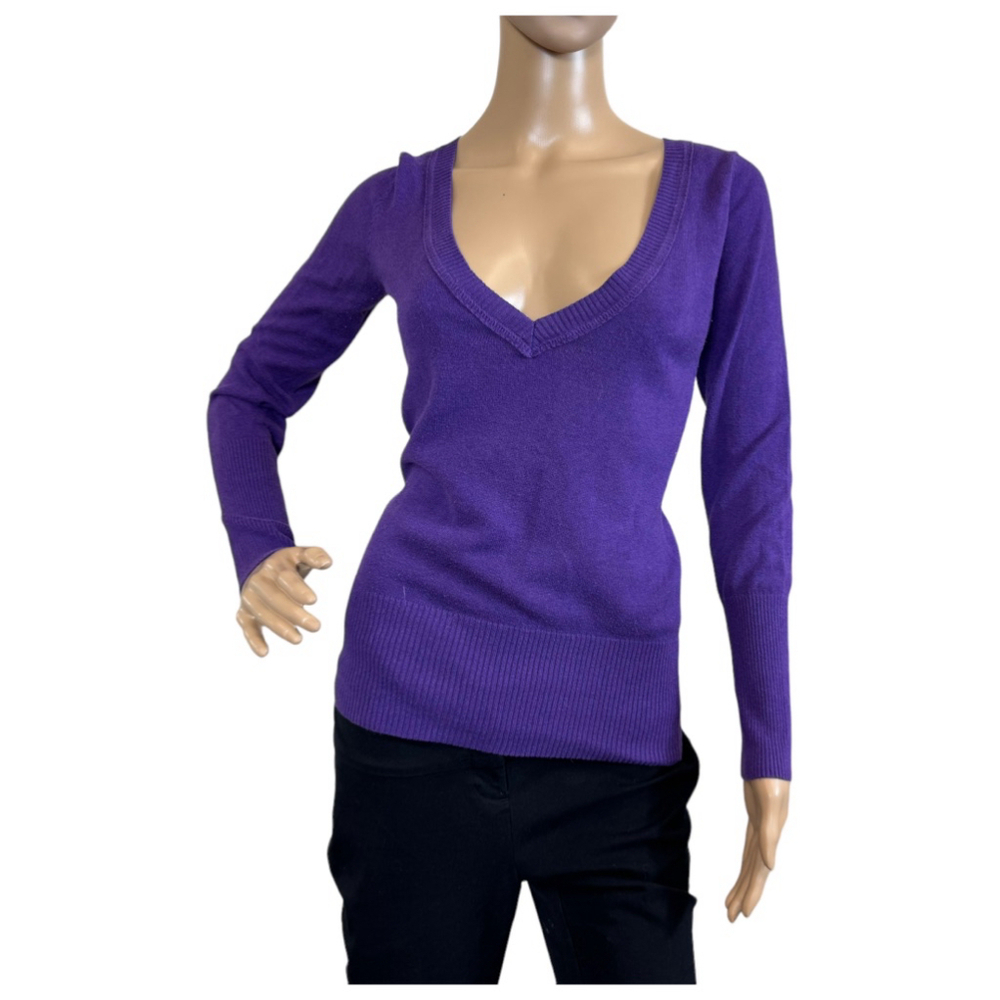 SO Size Small long sleeve v neck sweater